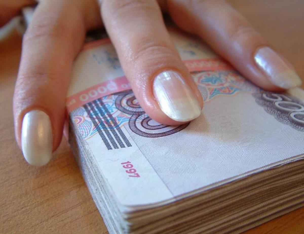 В Геленджике перед судом предстанет финансист, похитившая более 15 млн рублей с банковских счетов работодателей