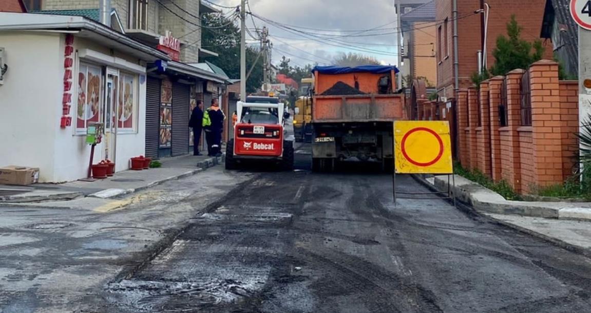 В Дивноморском идет ремонт дорог